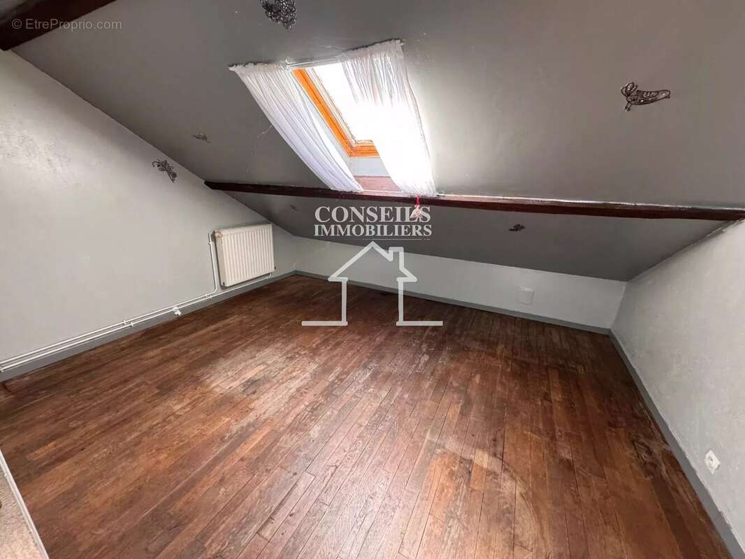 Maison à VILLENEUVE-SUR-YONNE