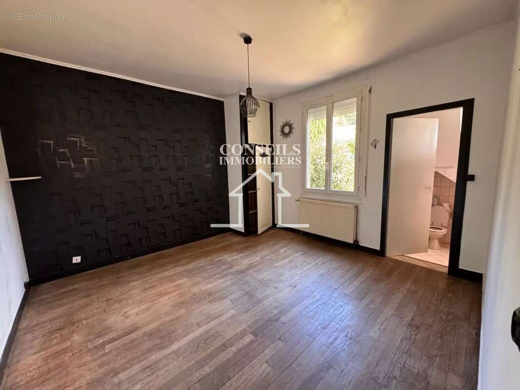 Maison à VILLENEUVE-SUR-YONNE