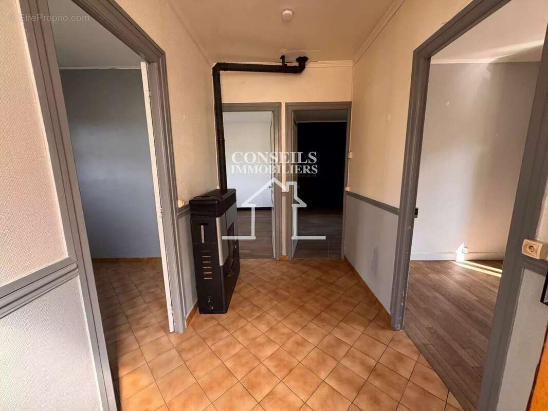 Maison à VILLENEUVE-SUR-YONNE