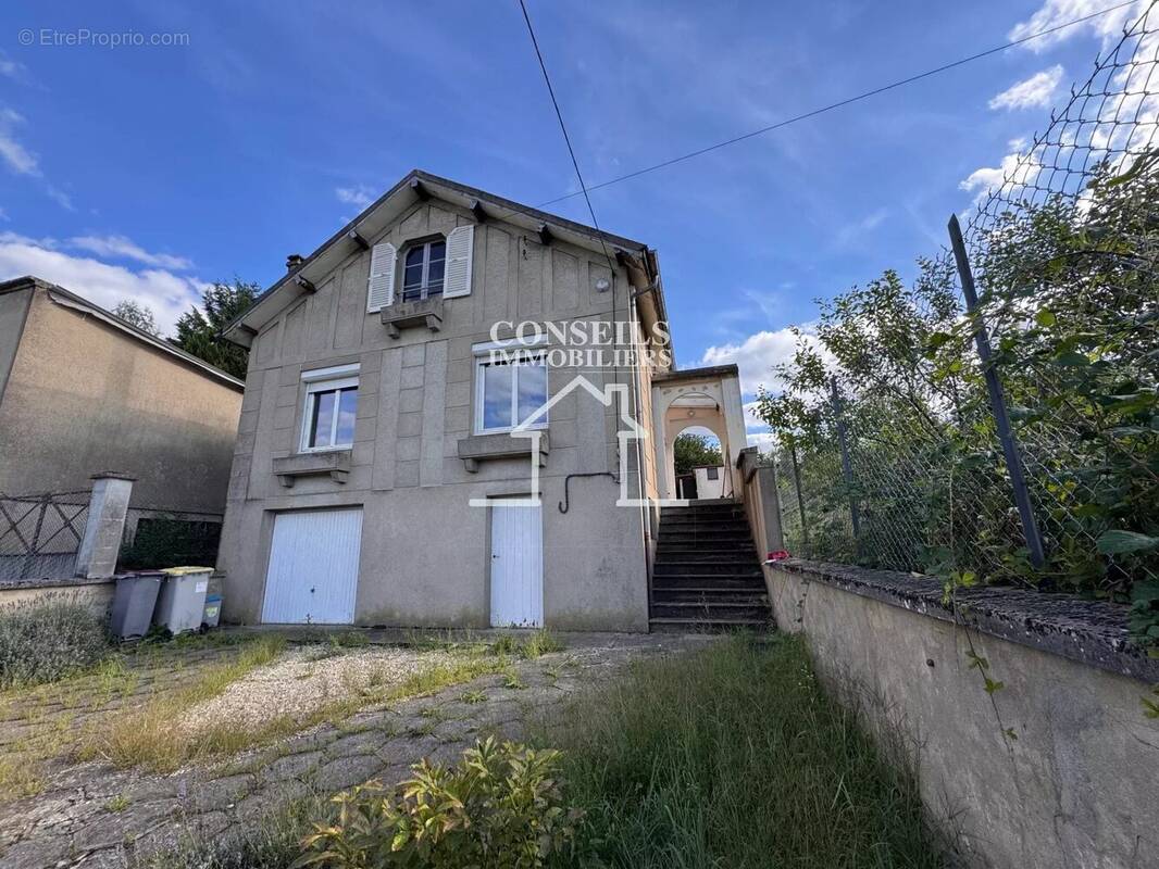 Maison à VILLENEUVE-SUR-YONNE