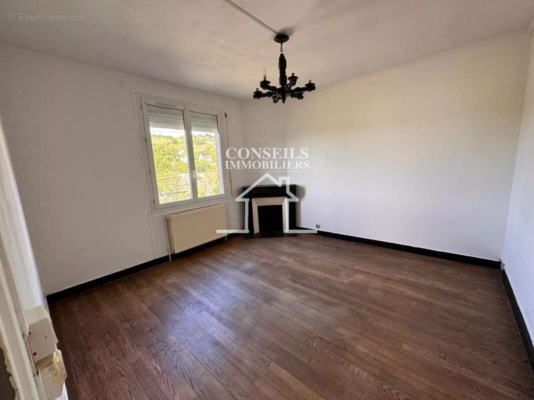 Maison à VILLENEUVE-SUR-YONNE