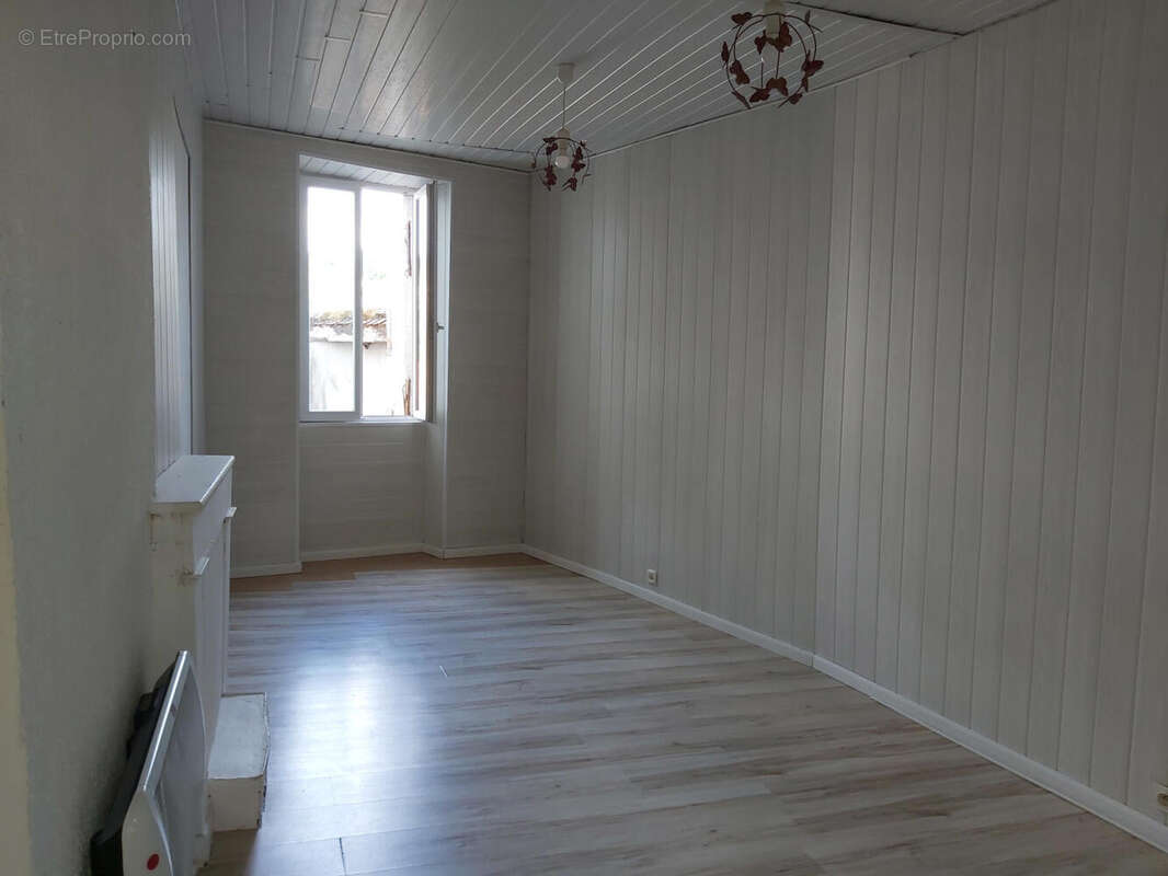 20250828_102348 - Commerce à NONTRON