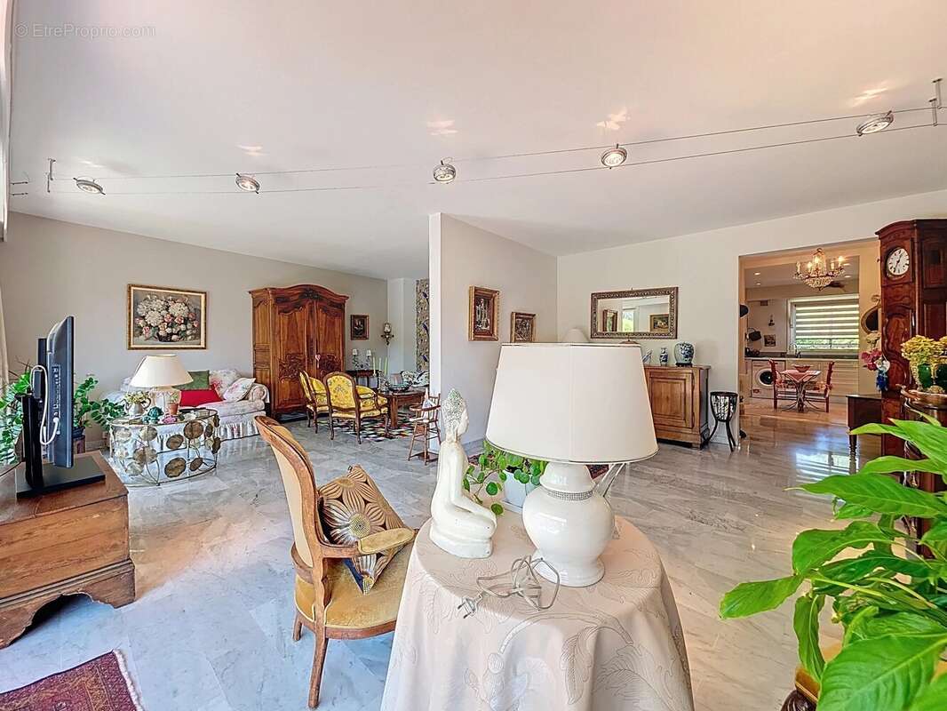 Appartement à LE CANNET