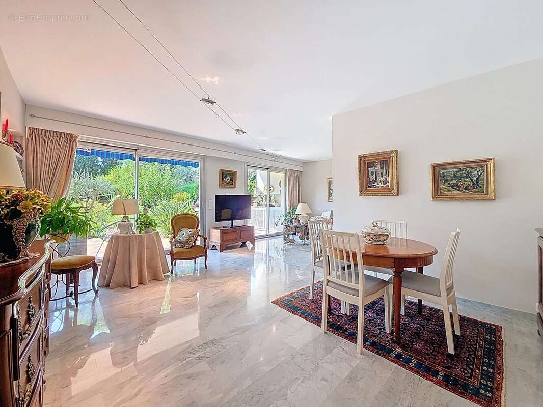 Appartement à LE CANNET