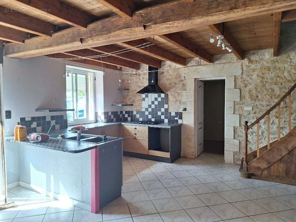 Maison à MONTBRON