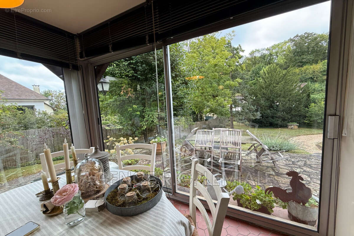 Maison à LE MESNIL-LE-ROI