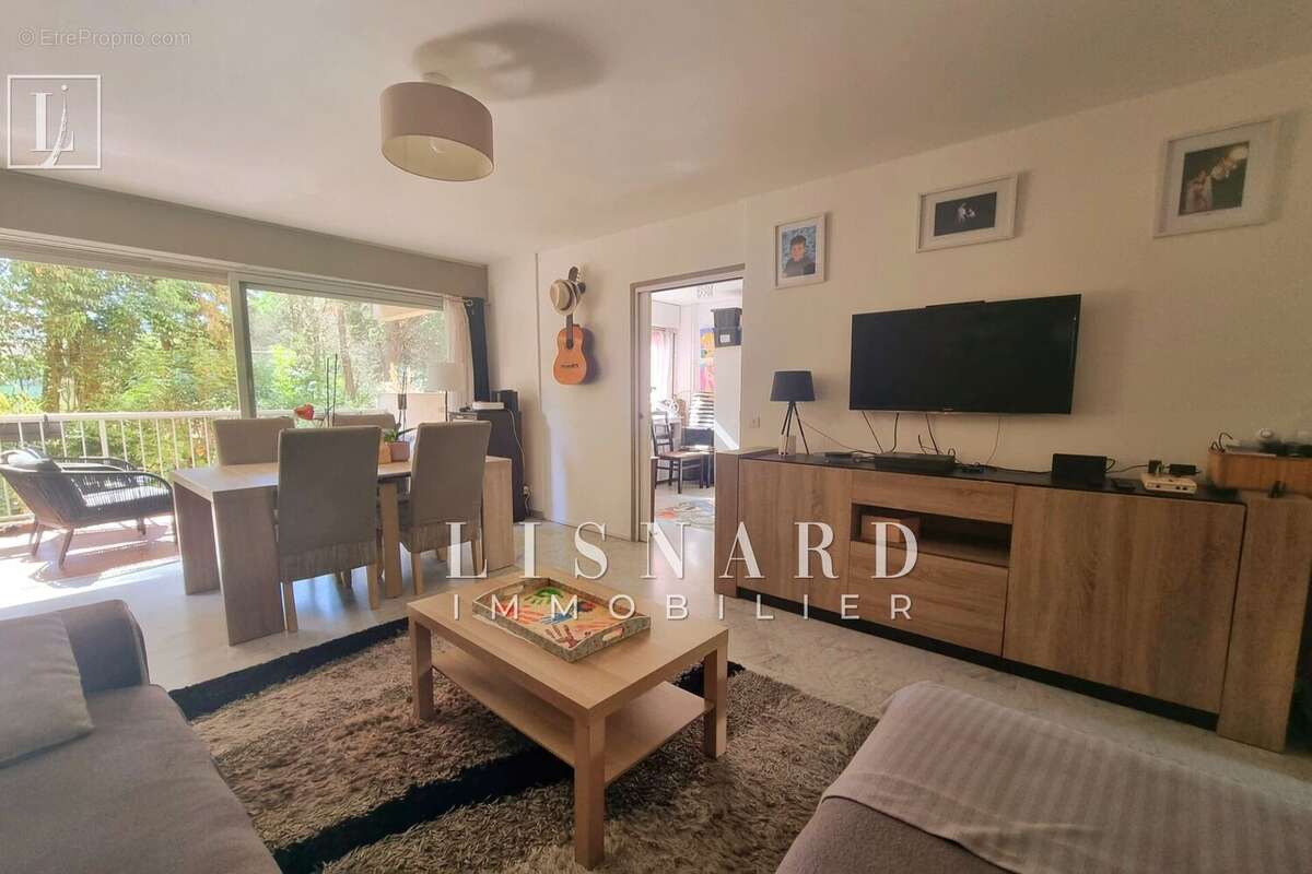 Appartement à VALLAURIS