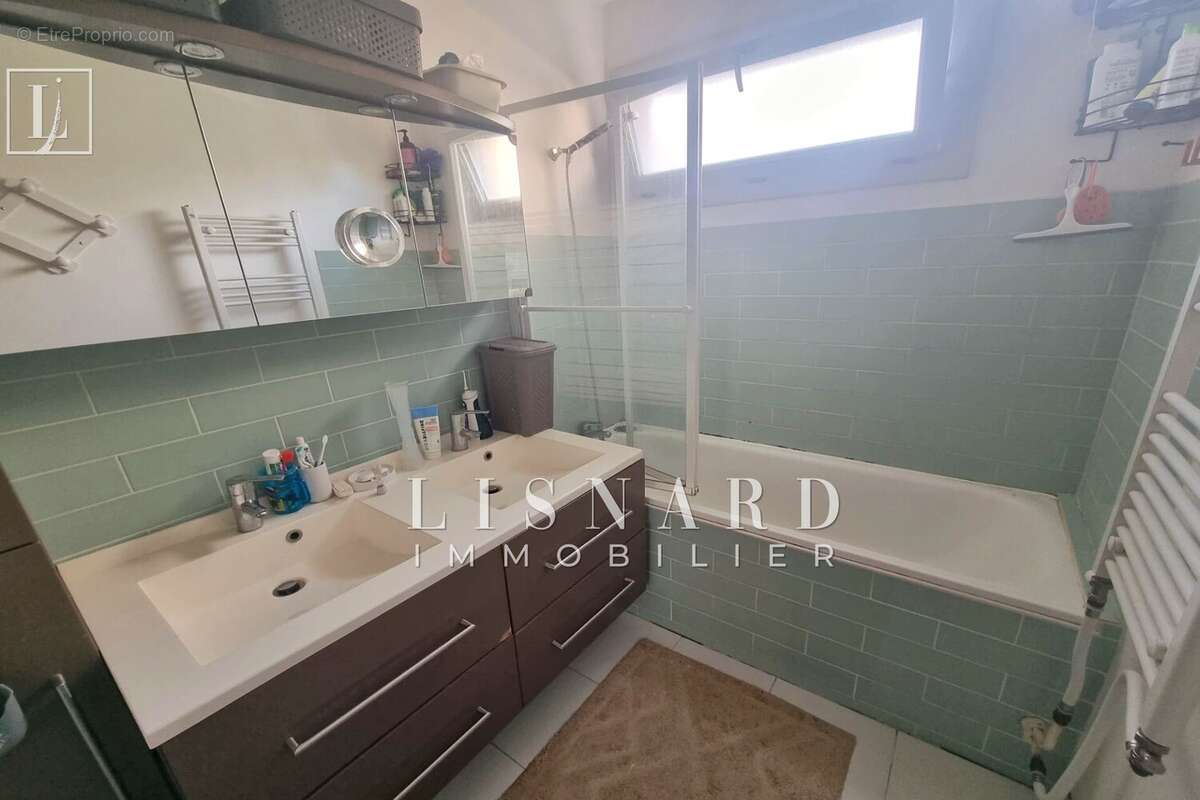 Appartement à VALLAURIS