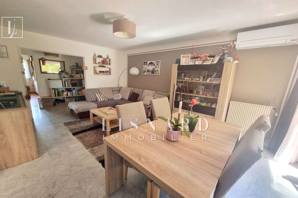 Appartement à VALLAURIS