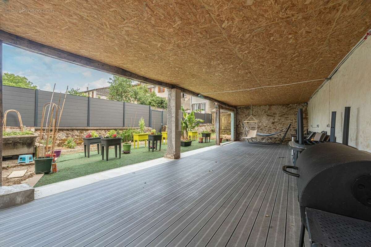 Maison à SAINT-LEONARD-DE-NOBLAT