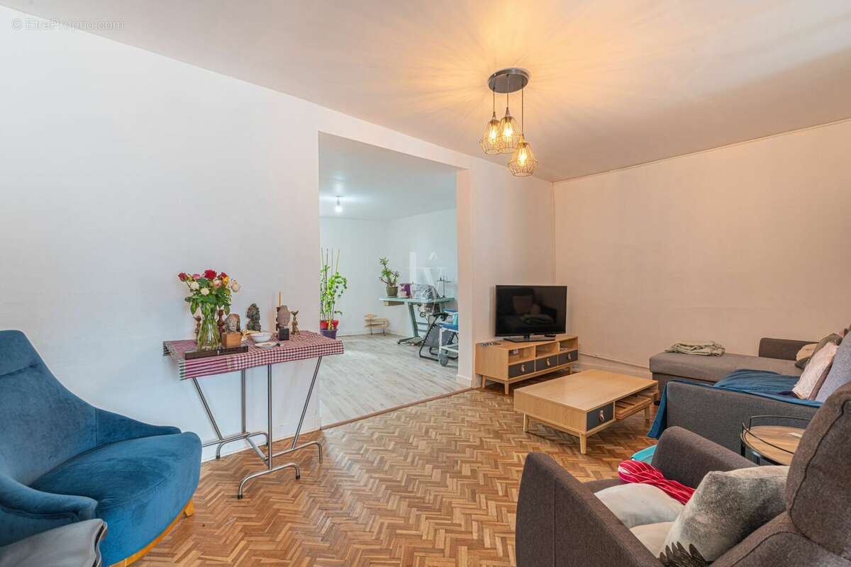 Maison à SAINT-LEONARD-DE-NOBLAT