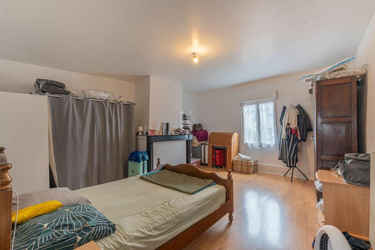 Maison à SAINT-LEONARD-DE-NOBLAT