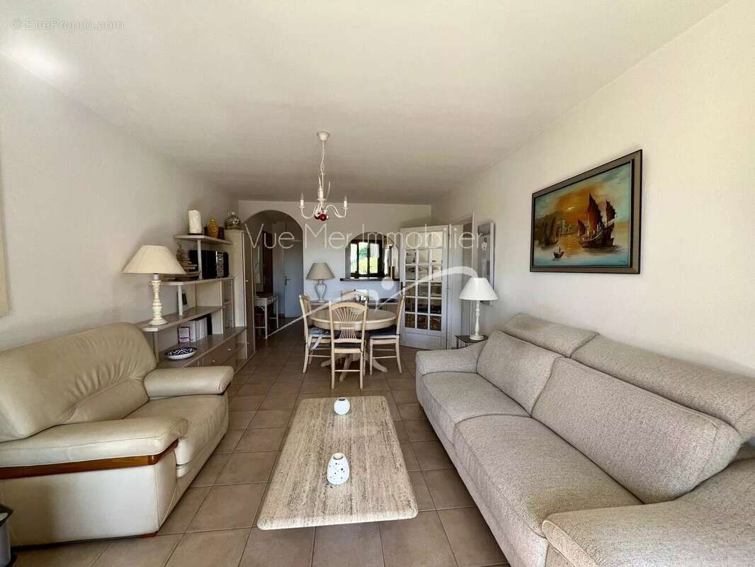 Appartement à BORMES-LES-MIMOSAS