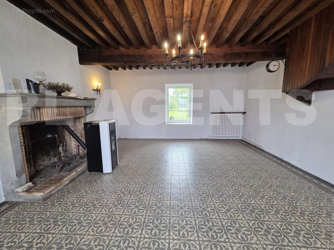 20250423_141911 - Maison à QUARRE-LES-TOMBES