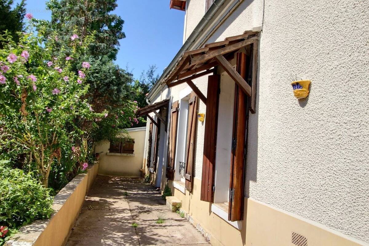 Maison à SAINT-MAUR-DES-FOSSES