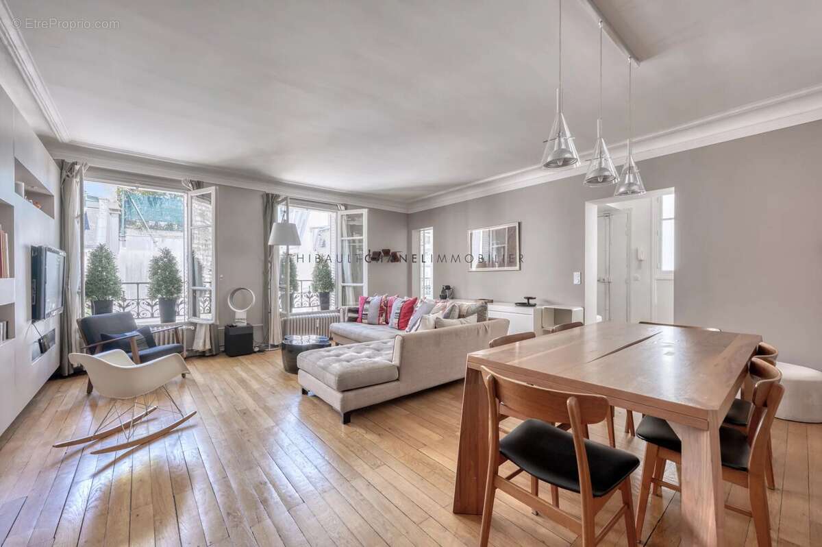 Appartement à PARIS-7E