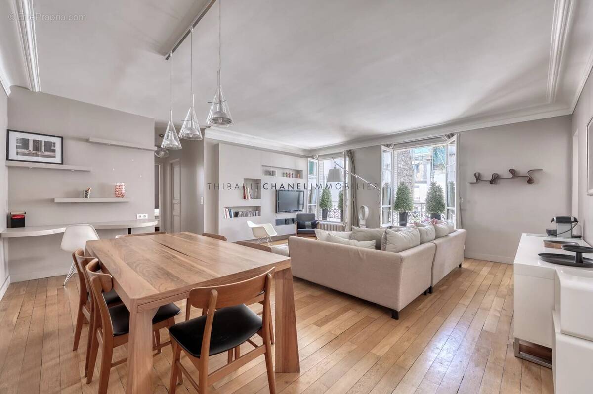 Appartement à PARIS-7E