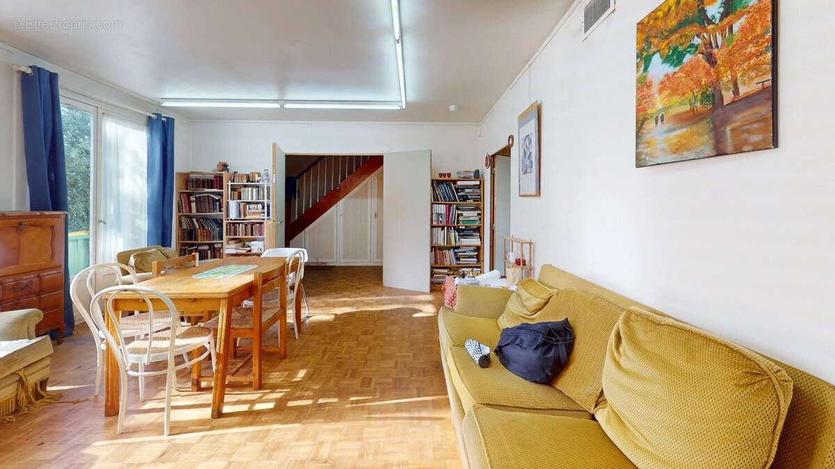 Maison à LE MESNIL-SAINT-DENIS