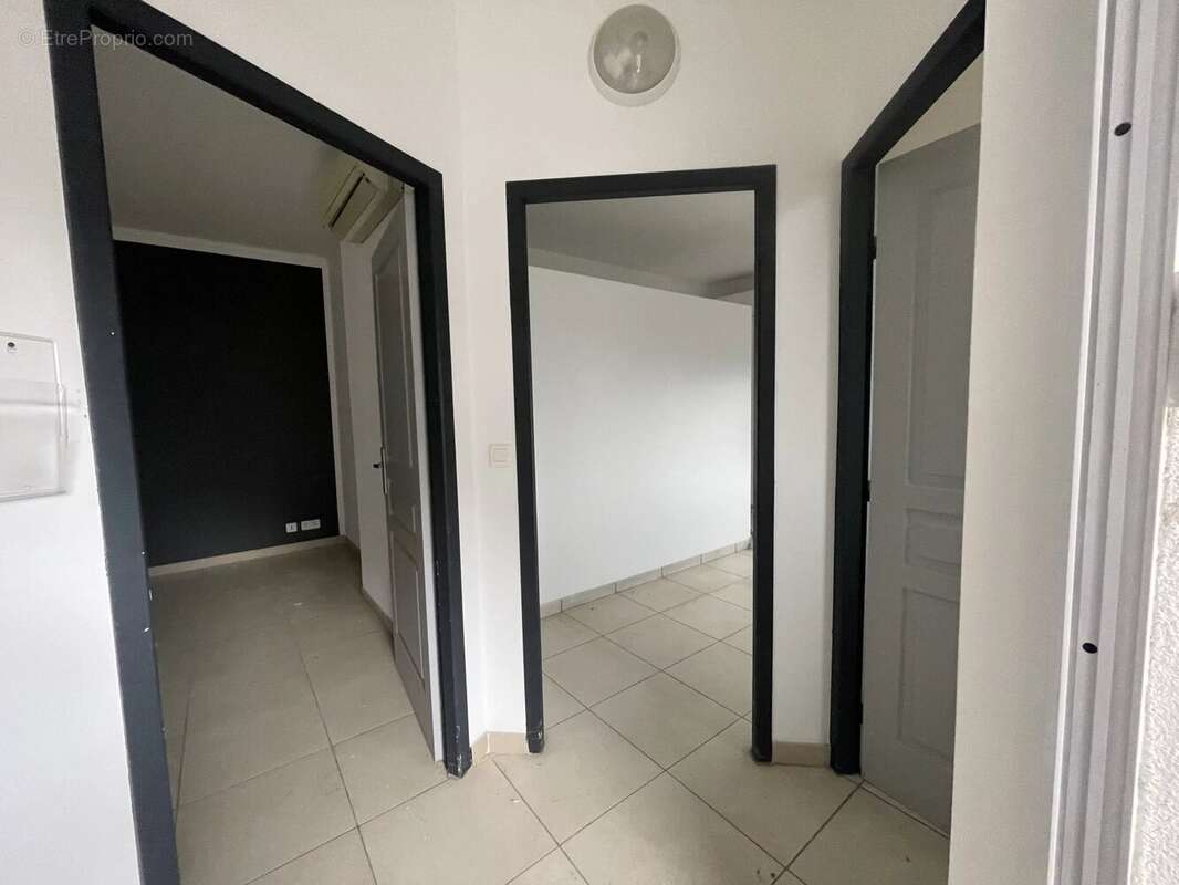 Commerce à SAINT-MARTIN-DE-VALGALGUES