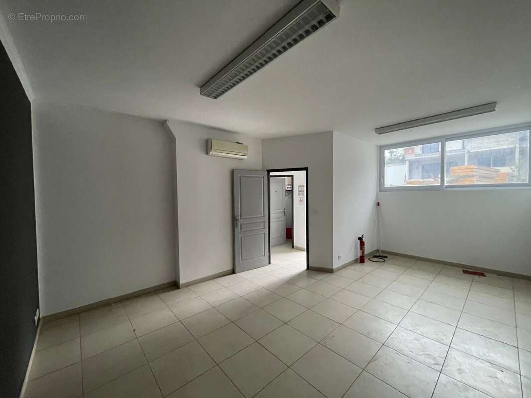 Commerce à SAINT-MARTIN-DE-VALGALGUES