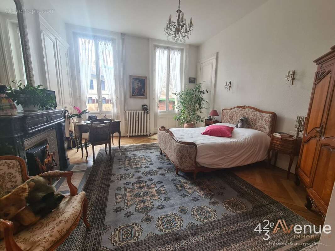 Appartement à SAINT-ETIENNE