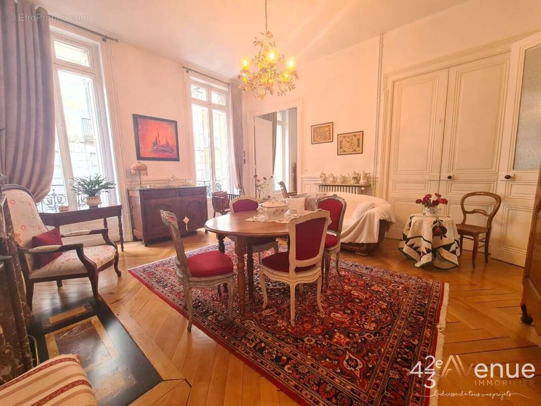 Appartement à SAINT-ETIENNE