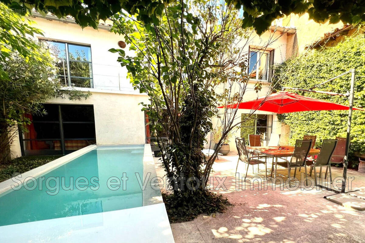 Maison à L&#039;ISLE-SUR-LA-SORGUE