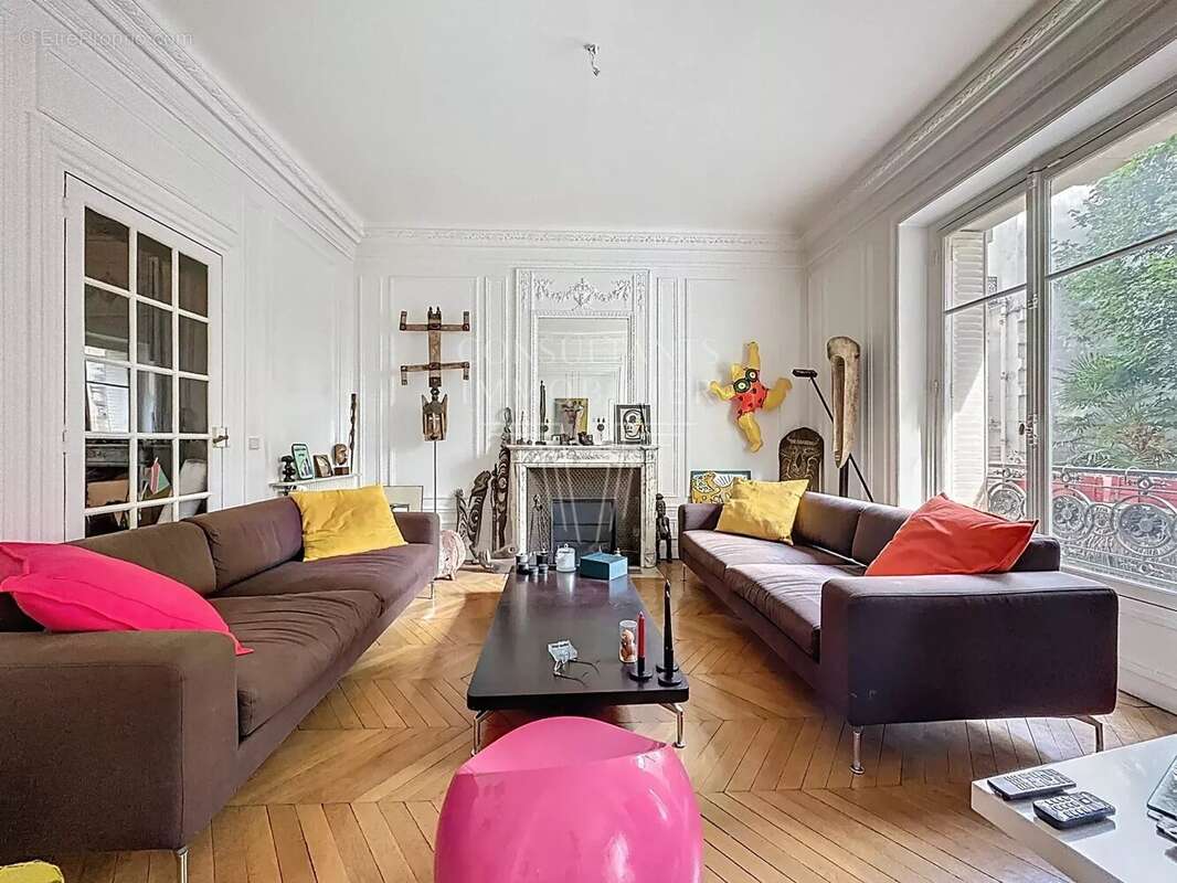 Appartement à PARIS-16E