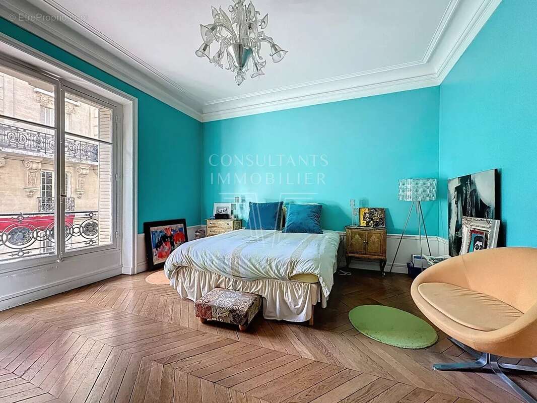 Appartement à PARIS-16E
