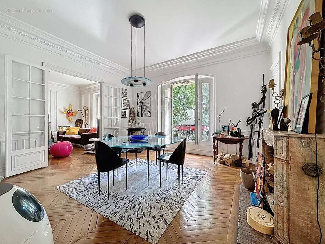 Appartement à PARIS-16E