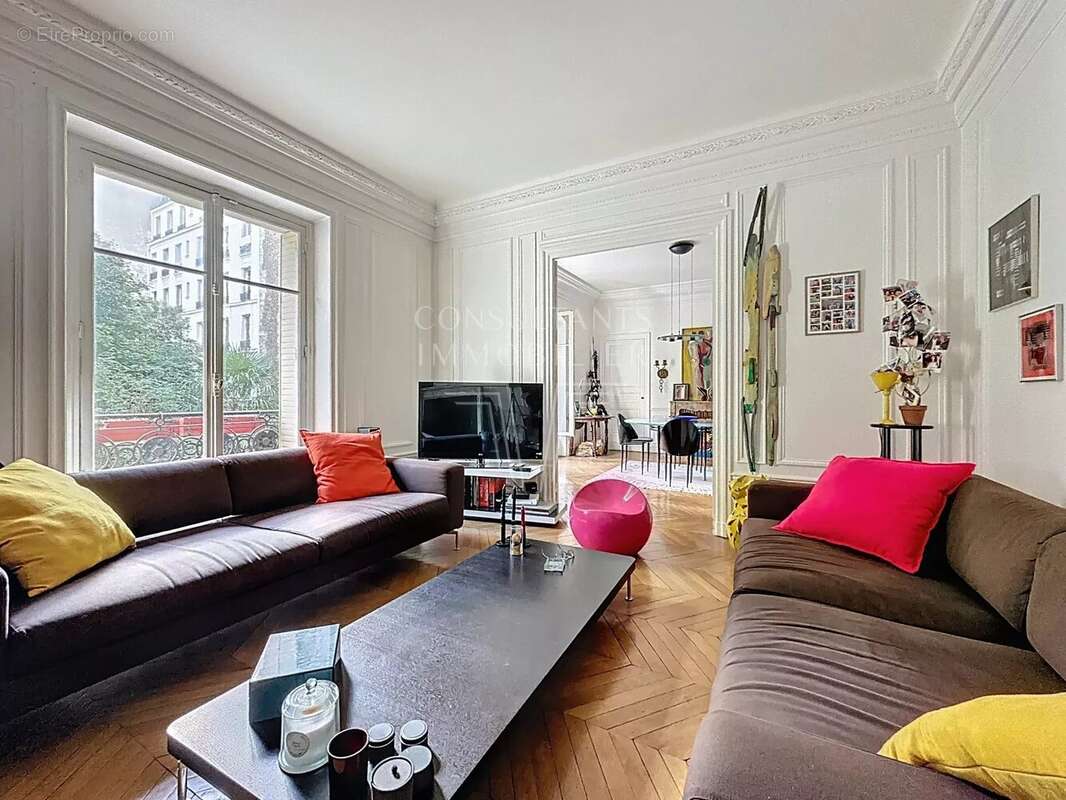 Appartement à PARIS-16E
