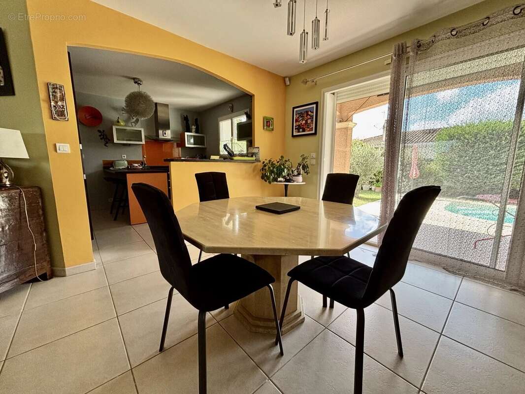 Maison à LA SALVETAT-SAINT-GILLES