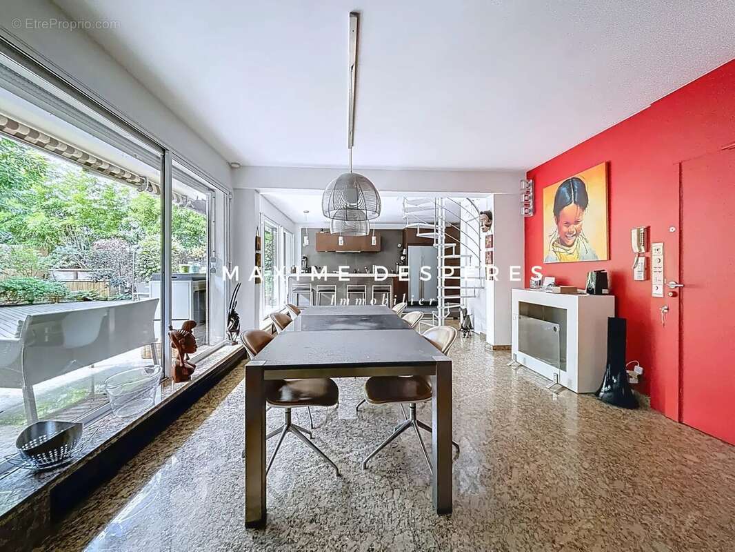 Appartement à NEUILLY-SUR-SEINE