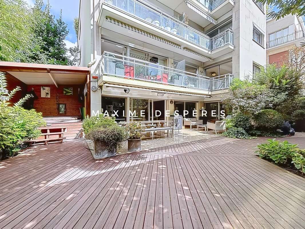 Appartement à NEUILLY-SUR-SEINE