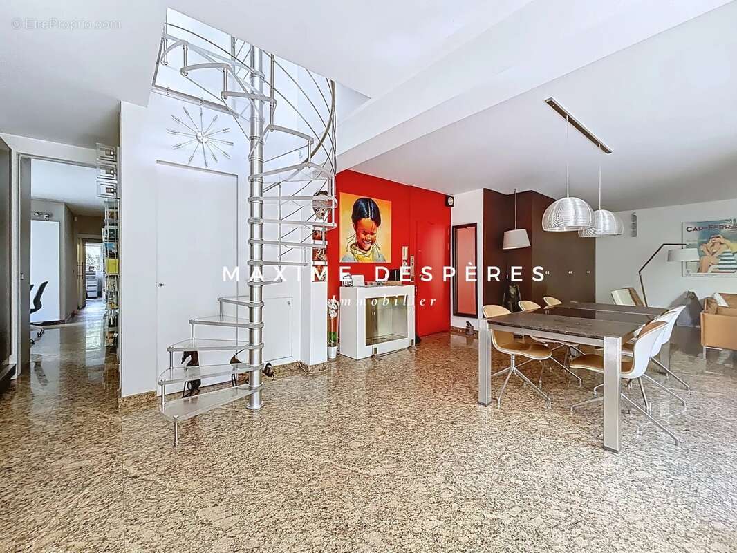 Appartement à NEUILLY-SUR-SEINE