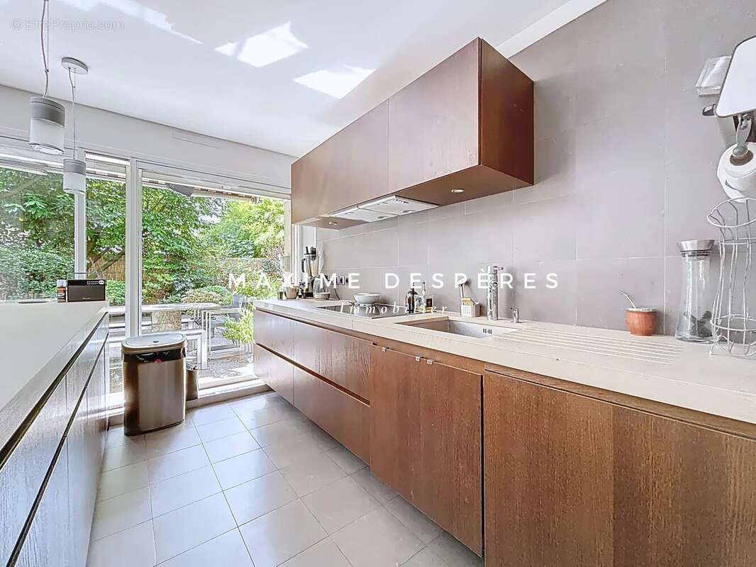 Appartement à NEUILLY-SUR-SEINE