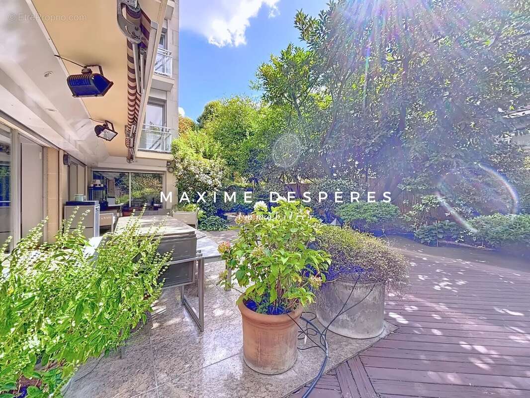 Appartement à NEUILLY-SUR-SEINE