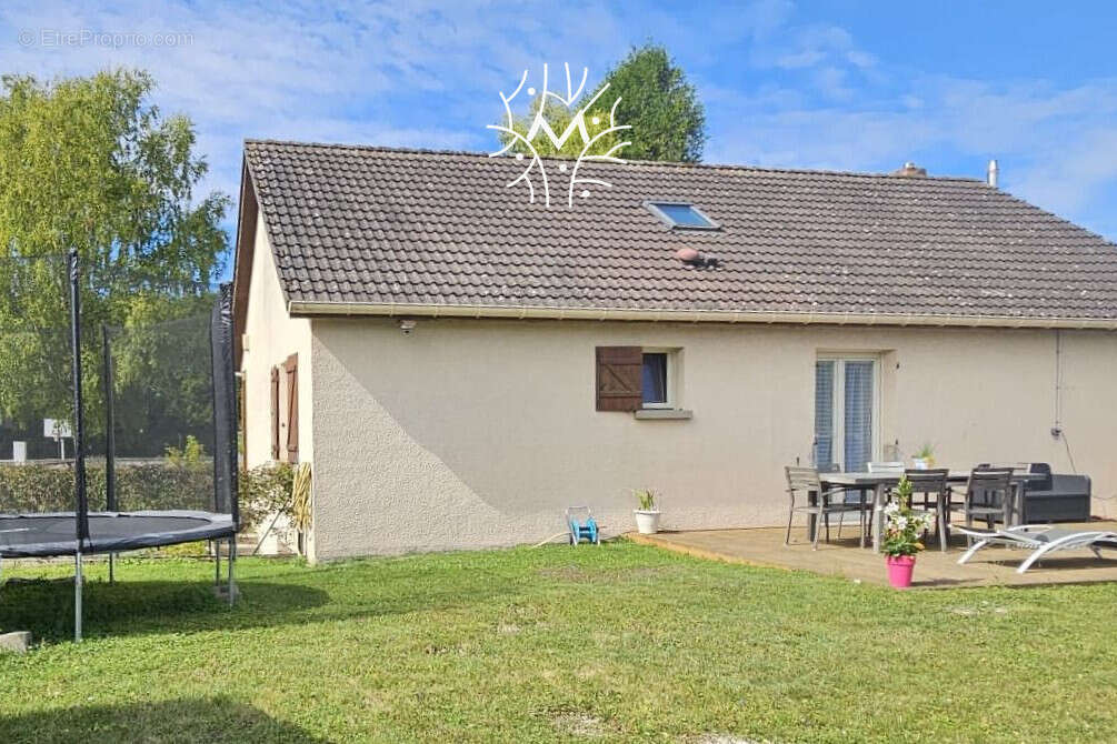 Maison à LE CHATELET-SUR-RETOURNE