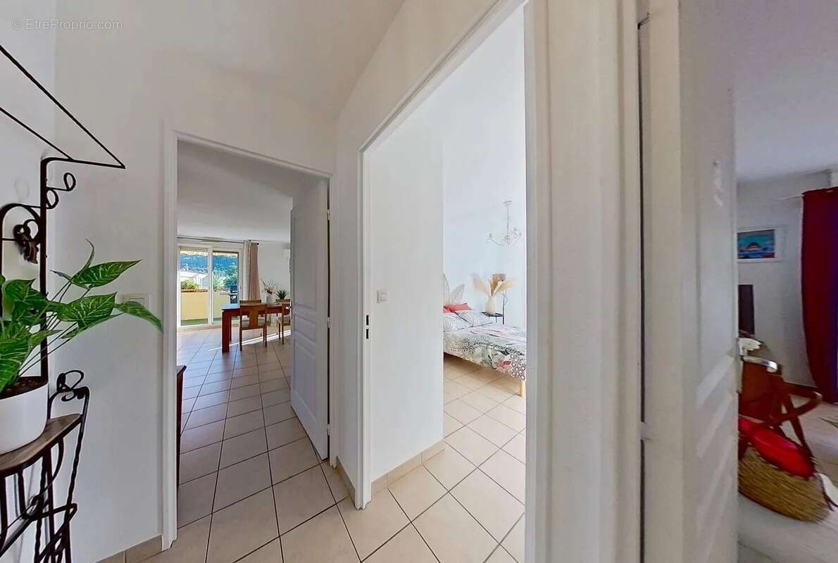 Appartement à SOLLIES-PONT