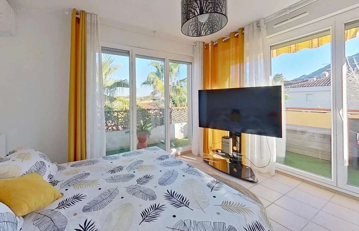 Appartement à SOLLIES-PONT