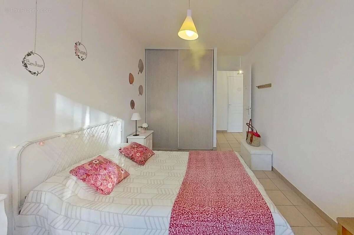 Appartement à SOLLIES-PONT