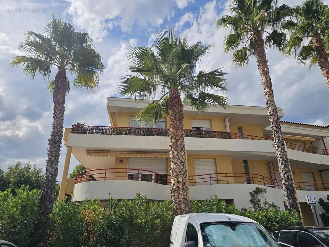 Appartement à SOLLIES-PONT