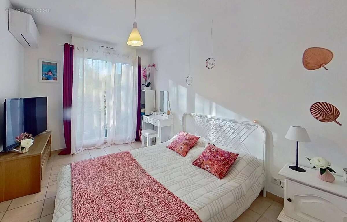 Appartement à SOLLIES-PONT