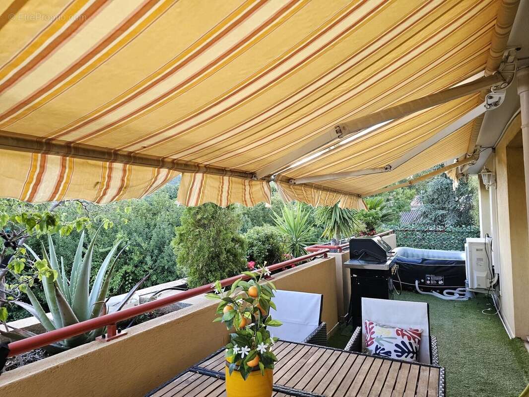 Appartement à SOLLIES-PONT