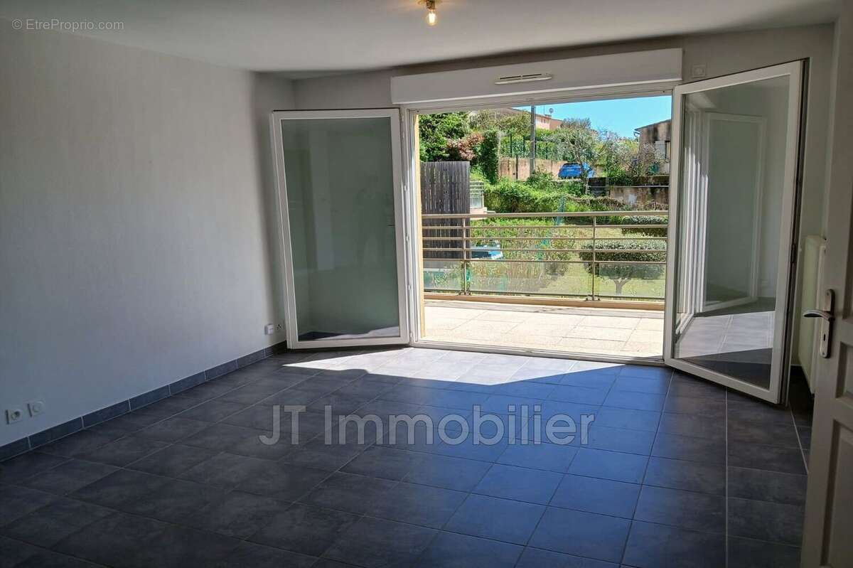 Appartement à LA COLLE-SUR-LOUP