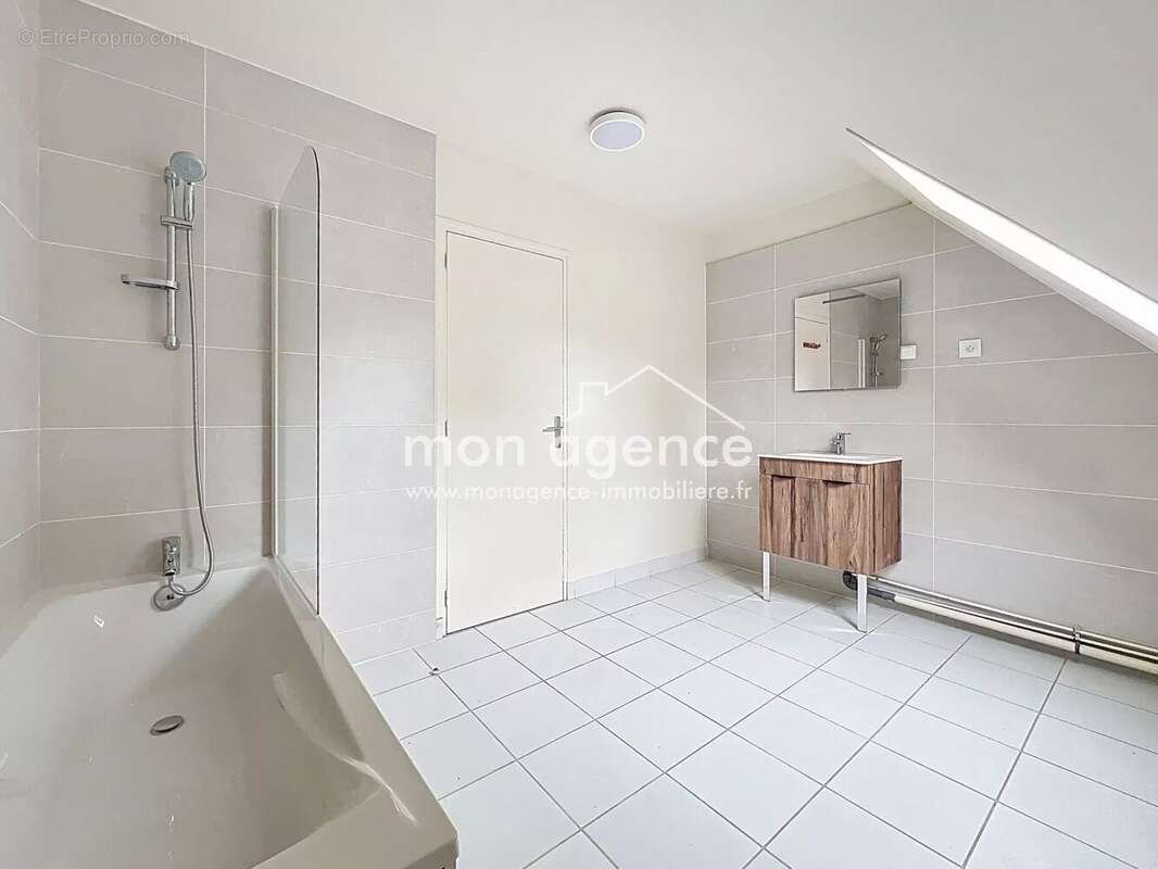 Maison à LE MESNIL-ESNARD