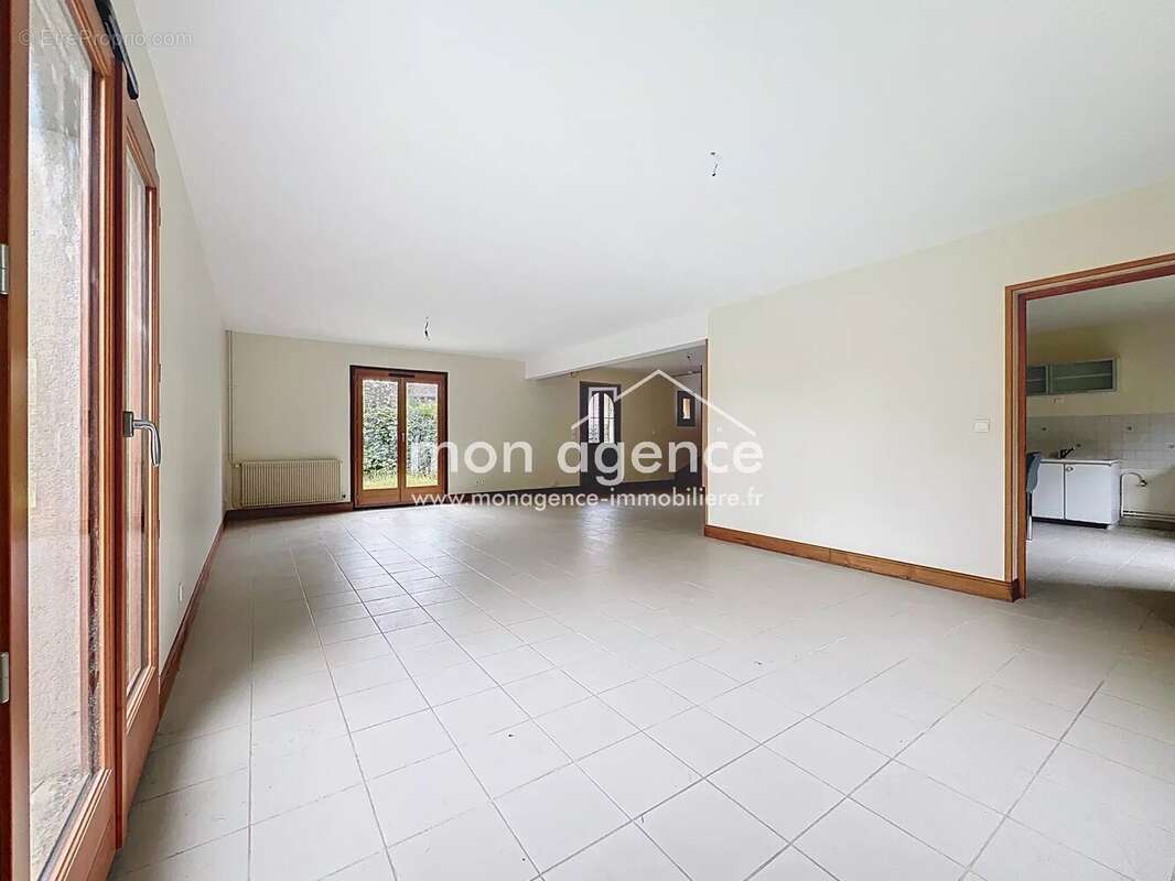 Maison à LE MESNIL-ESNARD