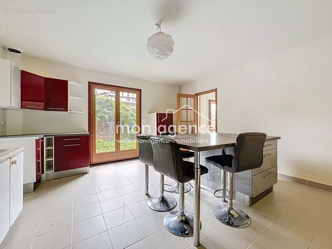 Maison à LE MESNIL-ESNARD