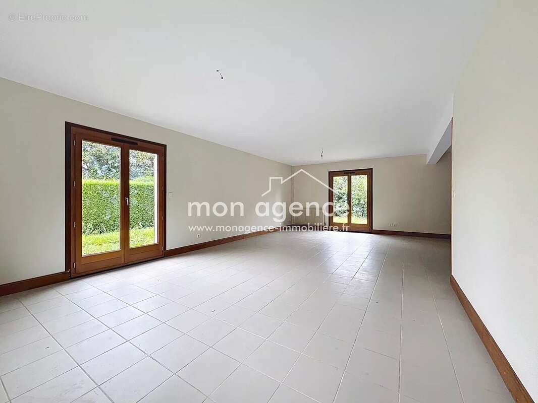 Maison à LE MESNIL-ESNARD