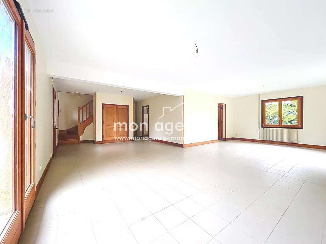 Maison à LE MESNIL-ESNARD